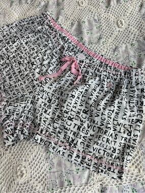Y2K Victoria’s Secret White & Baby Pink Ruffle Lounge Shorts